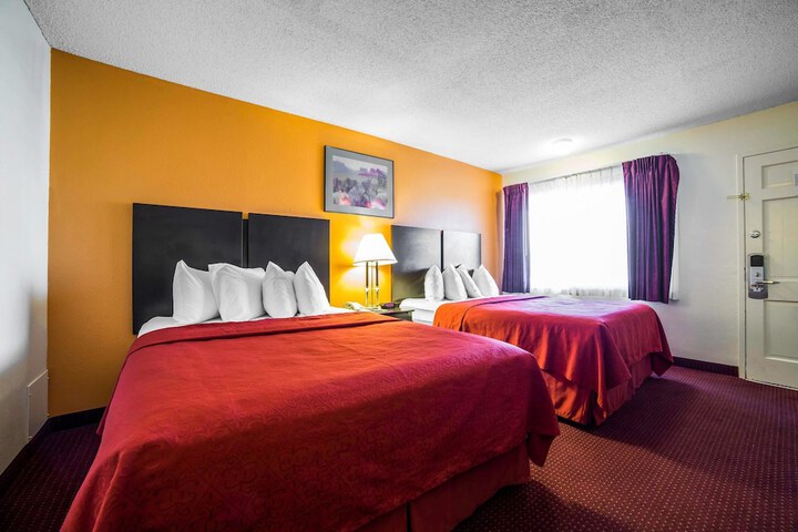 Room 8 of 27