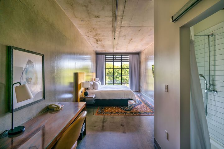 Room 46 of 104