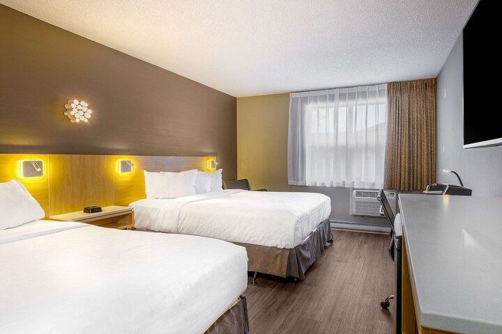 Room 10 of 28