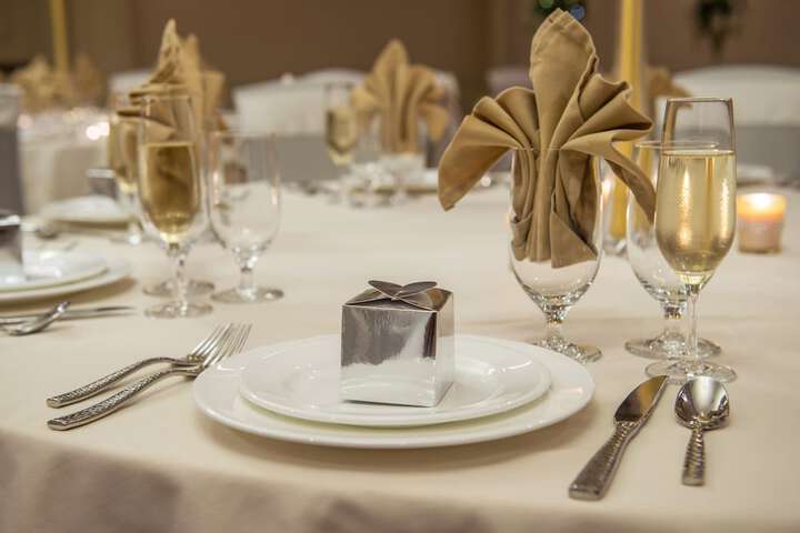 Ballroom/Hall 17 of 20