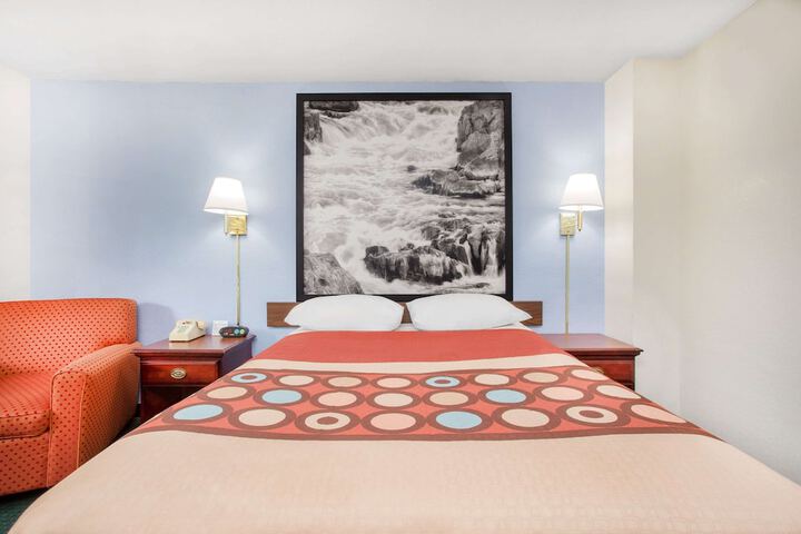 Room 10 of 24