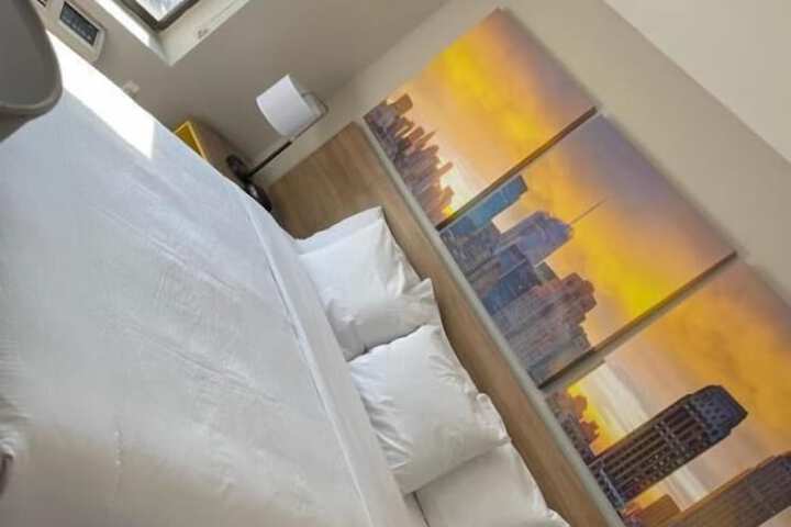 Room 9 of 12
