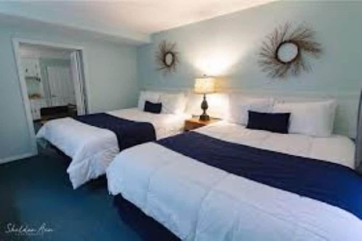 Room 17 of 28