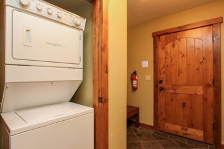 Discovery Chalet 374 - Three Bedroom Cabin