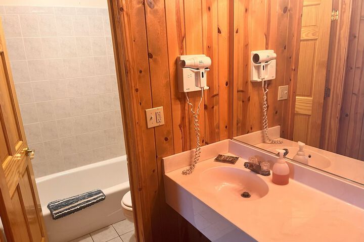 Horseshoe Bay Lodge
