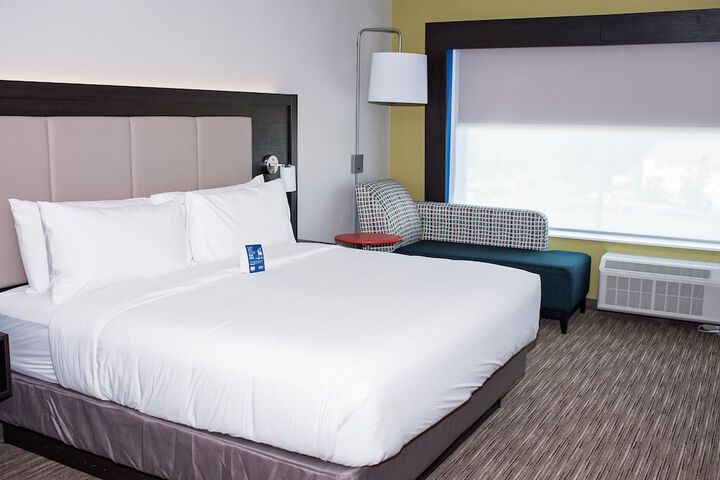 Room 6 of 25