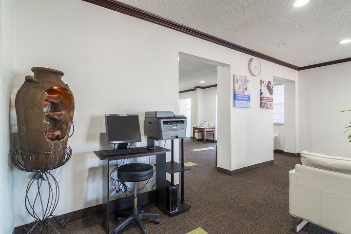 Business Center 62 of 64