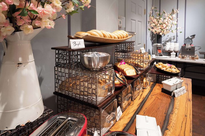 Breakfast/Coffee Service 105 of 111