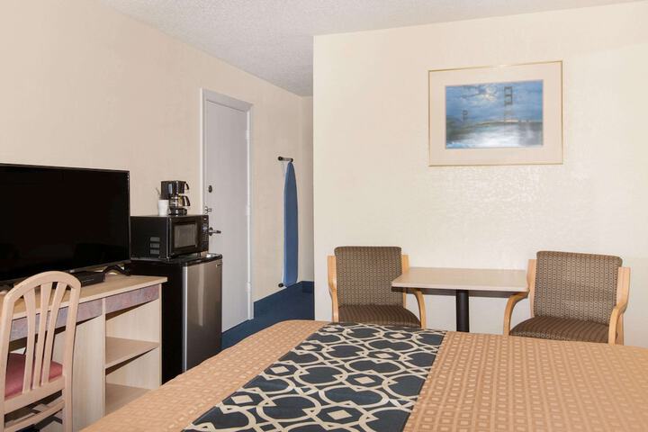 Room 12 of 18