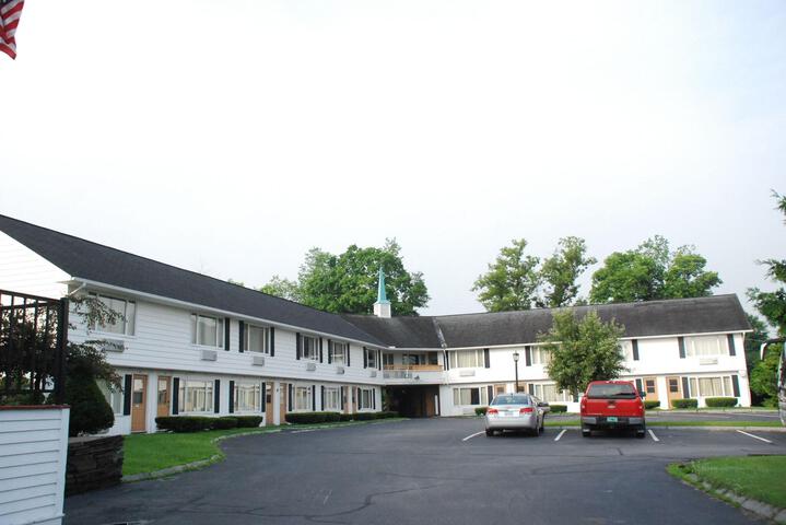 Hollow Inn & Motel