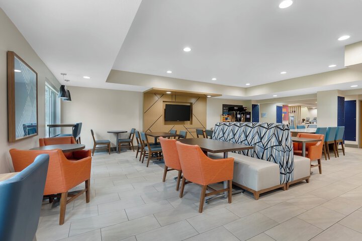 Holiday Inn Express Hotel & Suites Charlotte by IHG