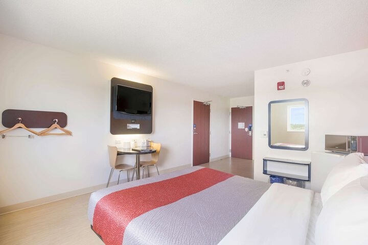 Room 53 of 75