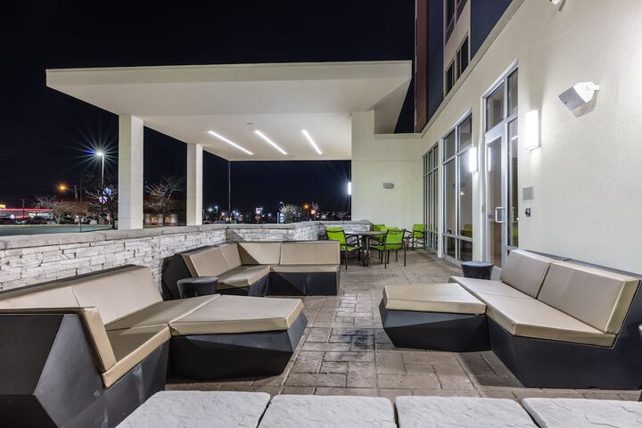 Terrace/Patio 33 of 34