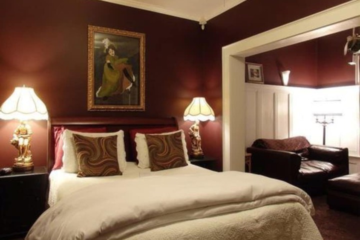 Room 28 of 43