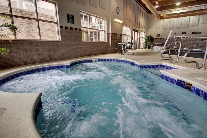 Hampton Inn & Suites Chicago / Aurora