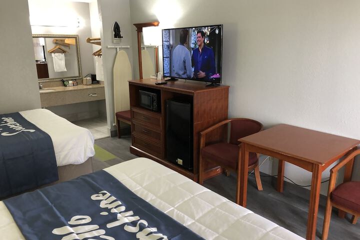 Room 9 of 14