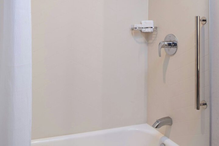 Room 12 of 25