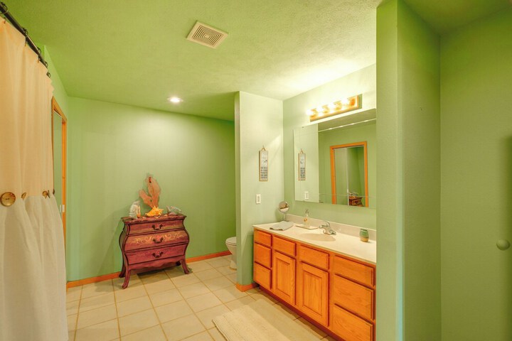 Spacious Ozarks Family Home - Private Pool & Grill