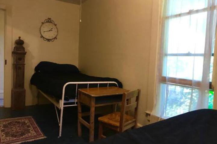 Kaaterskill House