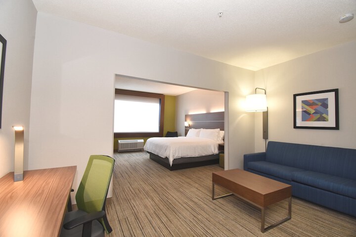 Room 21 of 38