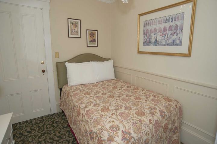 Room 110 of 183
