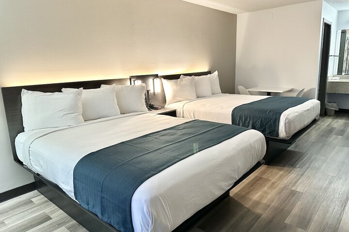 Room 4 of 5