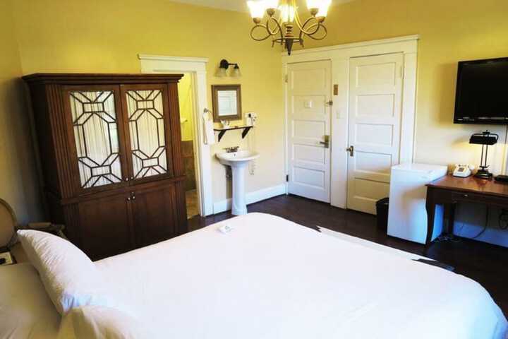 Room 13 of 27