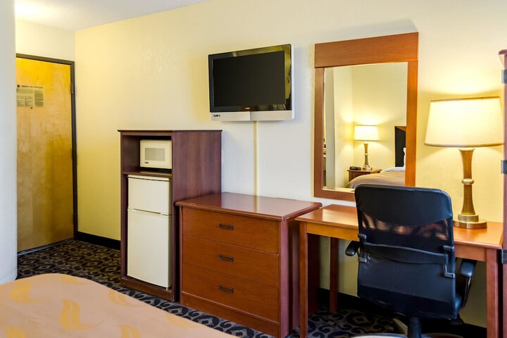Room 13 of 24