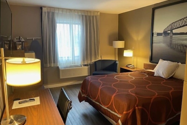 Room 8 of 19