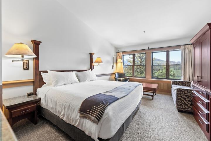 Sun Mountain Lodge