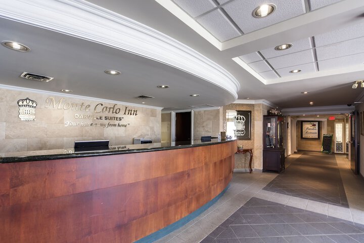 Monte Carlo Inn Oakville Suites
