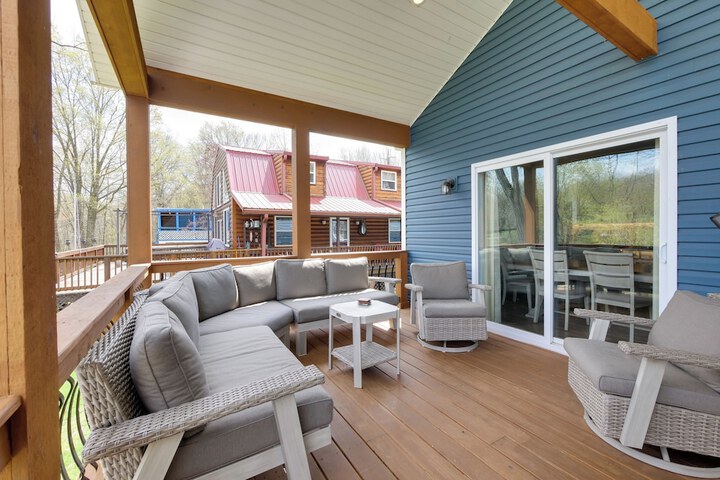 Waterfront Home on Lake Milton: Dock Hot Tub