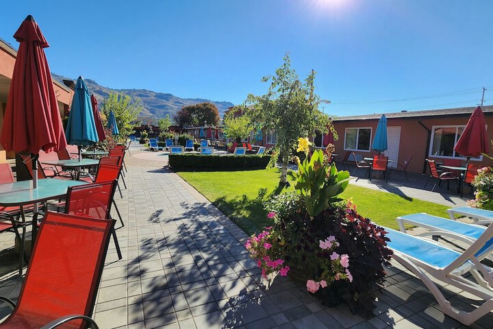 Sahara Courtyard Inn