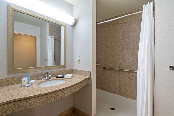 Room 15 of 40