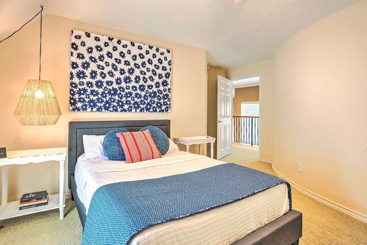 Beautiful Montgomery Home w / Lakefront Deck!