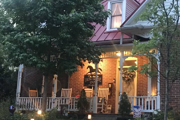 Historic Iron Horse Inn