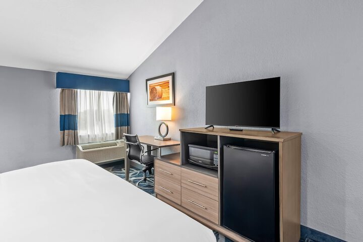 Quality Inn Shawnee North I-40