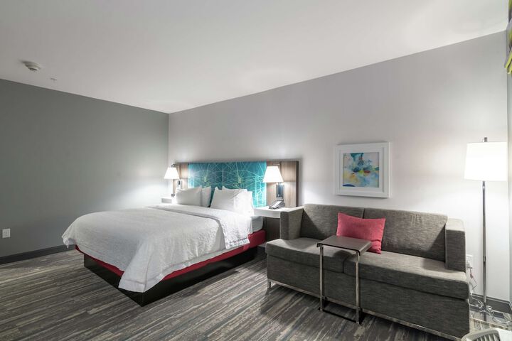 Room 52 of 77