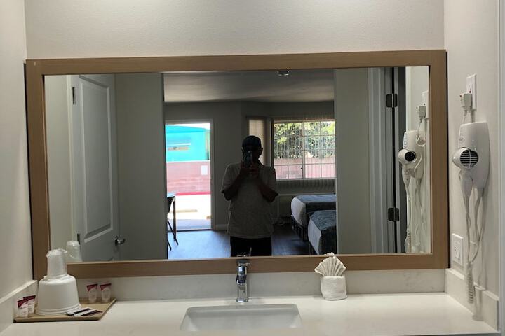 Room 17 of 27