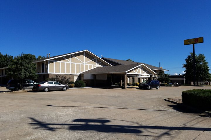 Hotel 4 of 52