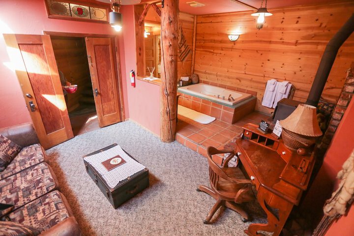 Gold Mountain Manor Bed and Breakfast