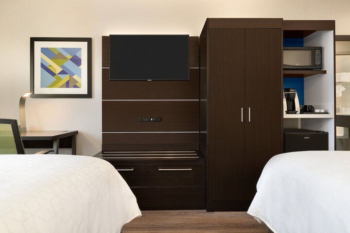 Room 17 of 43