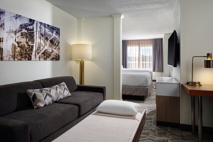 Room 15 of 38