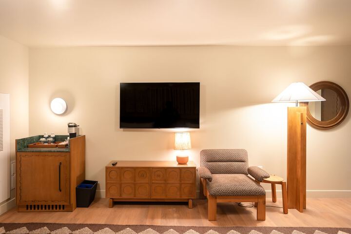 Room 14 of 76