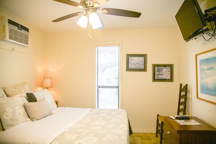 Room 16 of 34