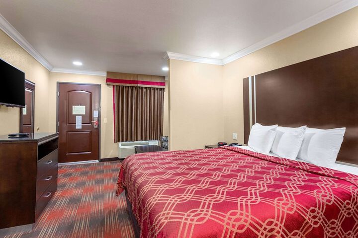Room 30 of 34