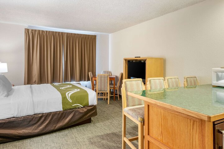 Room 48 of 76