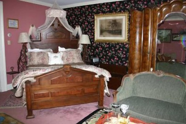 Room 62 of 104