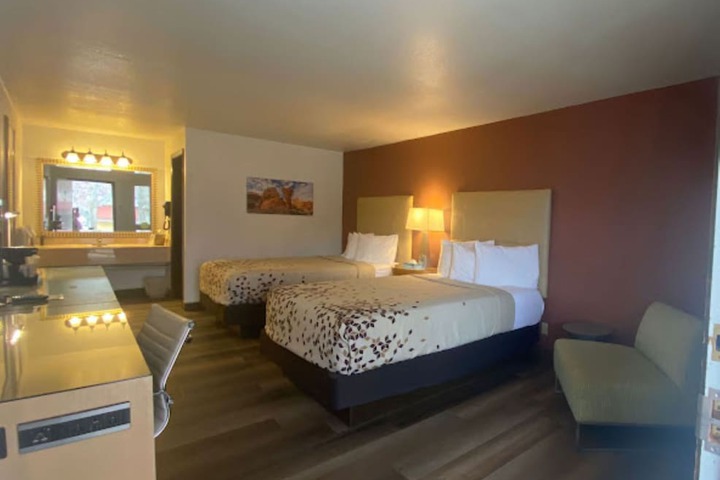 Room 33 of 43