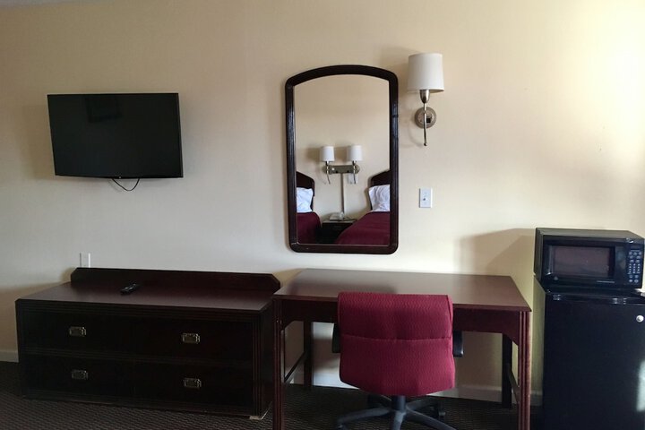 Room 17 of 28